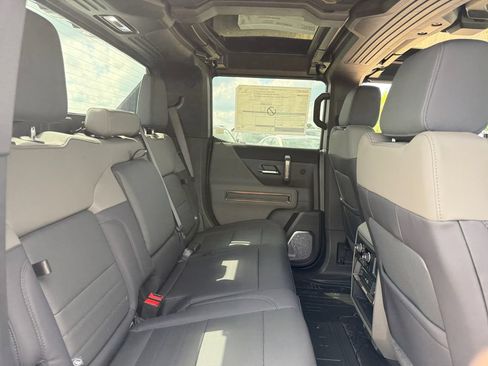 New 2025 GMC Hummer EV 2X w/ LPO, Dark Essentials Package AWD/4WD image 33