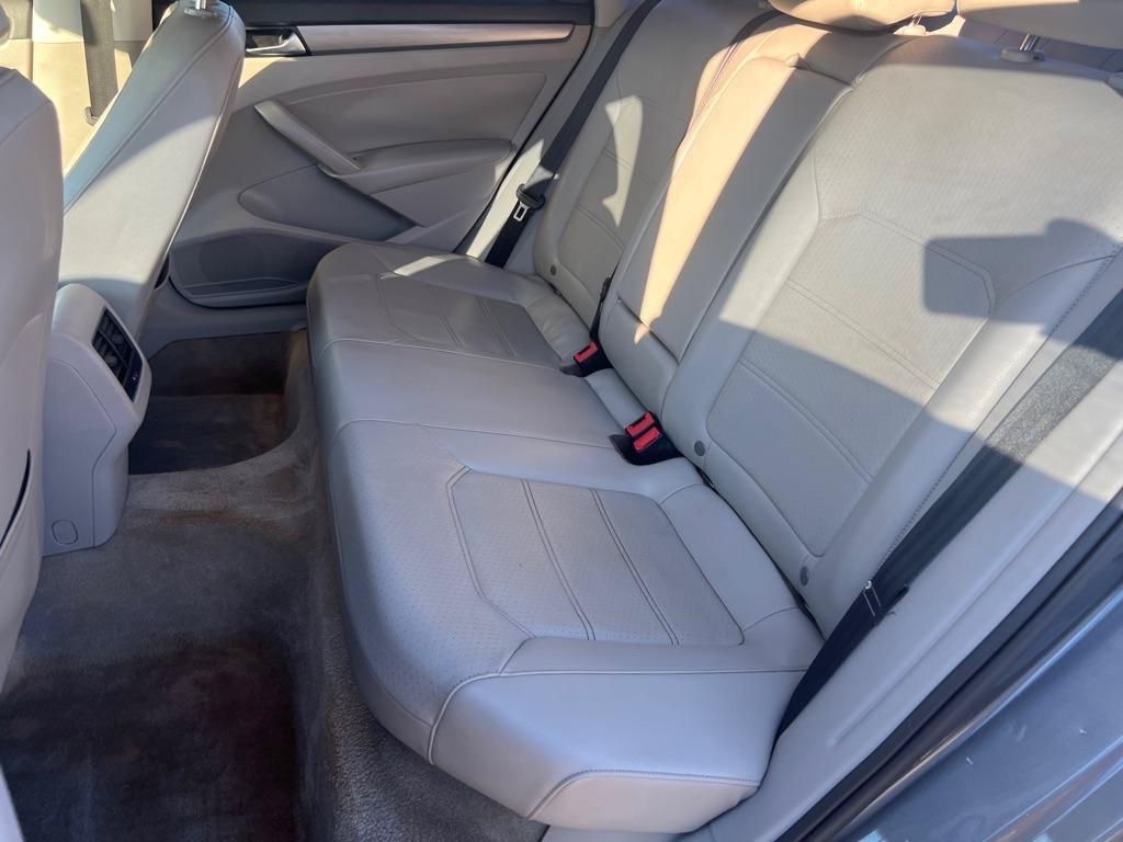 Used 2015 Volkswagen Passat TDI SE FWD image 14