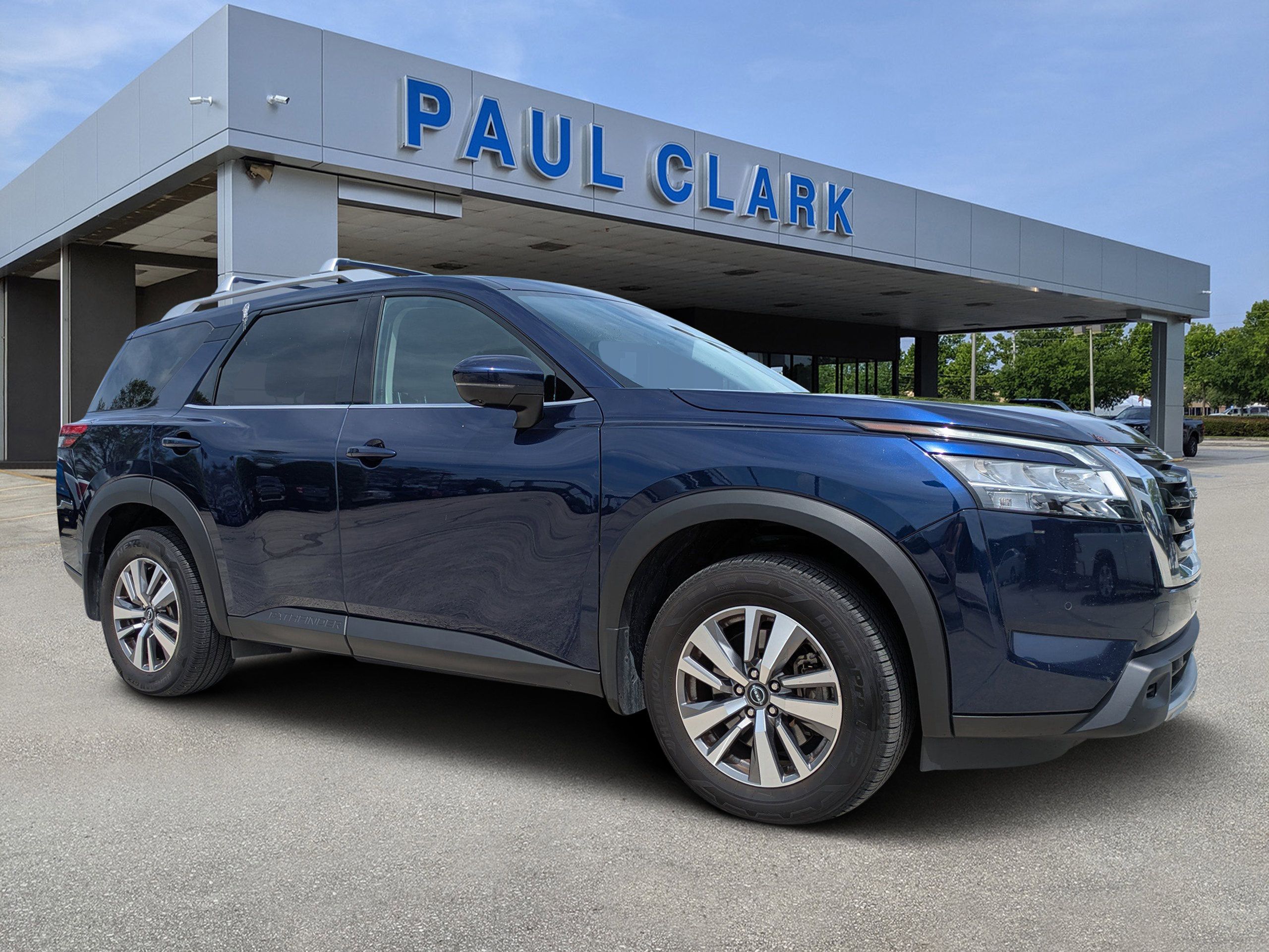 Used 2023 Nissan Pathfinder SL FWD image 1