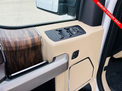 Used 2020 Ford F150 Lariat w/ Trailer Tow Package image 13