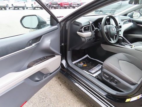Used 2023 Toyota Camry LE image 15