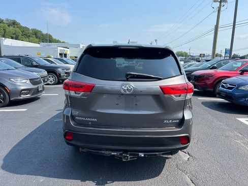 Used 2018 Toyota Highlander XLE AWD/4WD image 4