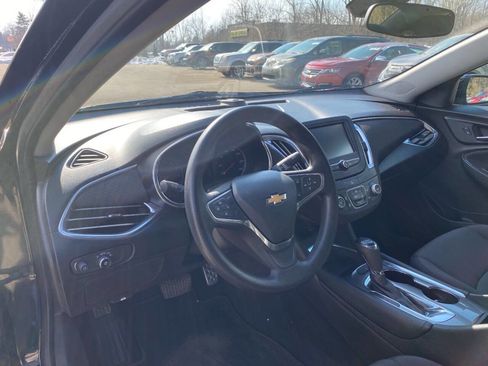 Used 2017 Chevrolet Malibu LT image 10