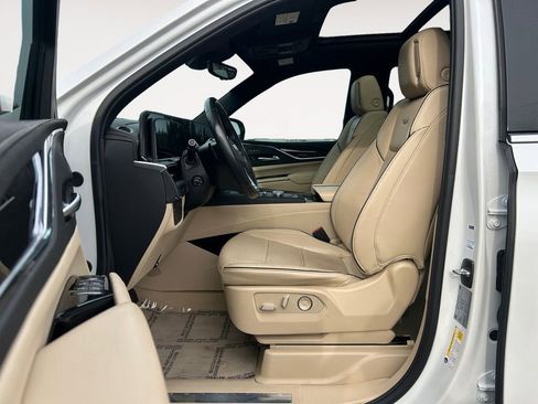 Used 2024 Cadillac Escalade Premium Luxury AWD/4WD image 16