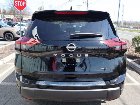 Certified 2025 Nissan Rogue SV image 6