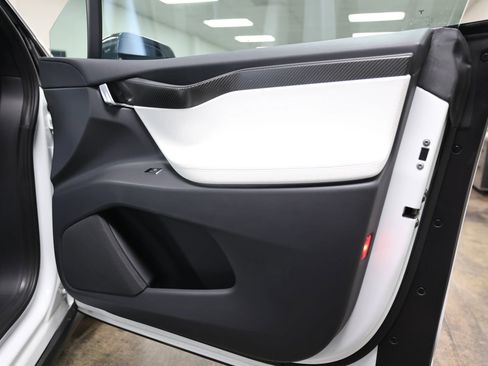 Used 2018 Tesla Model X 100D image 38