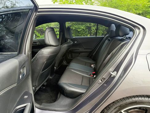 Used 2017 Honda Accord Sport image 12