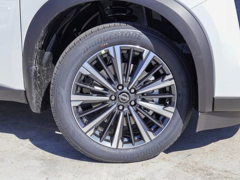 New 2026 Nissan Pathfinder Platinum image 19