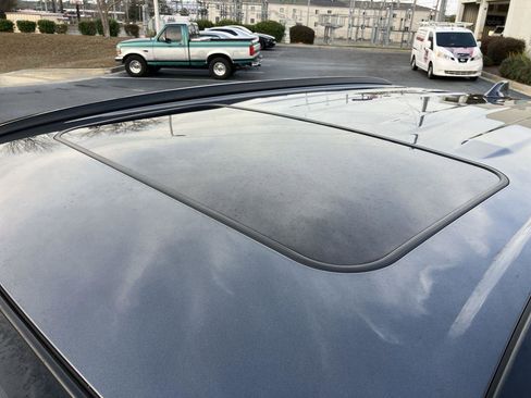 Used 2021 Toyota RAV4 XLE w/ Convenience Package image 10