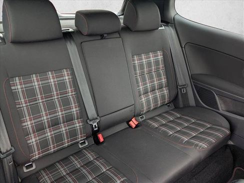 Used 2013 Volkswagen Golf 2-Door FWD image 15