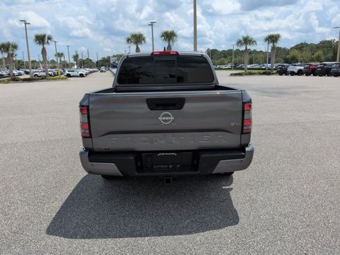 Used 2022 Nissan Frontier SV RWD image 5