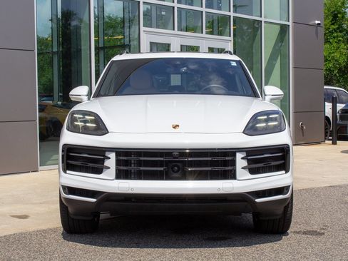 Used 2025 Porsche Cayenne Base w/ Premium Package Plus image 2