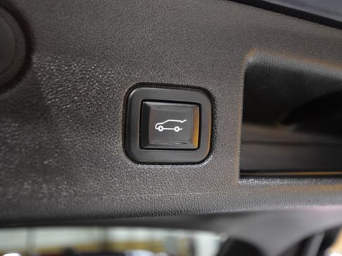 Used 2020 Chevrolet Equinox LT FWD image 36