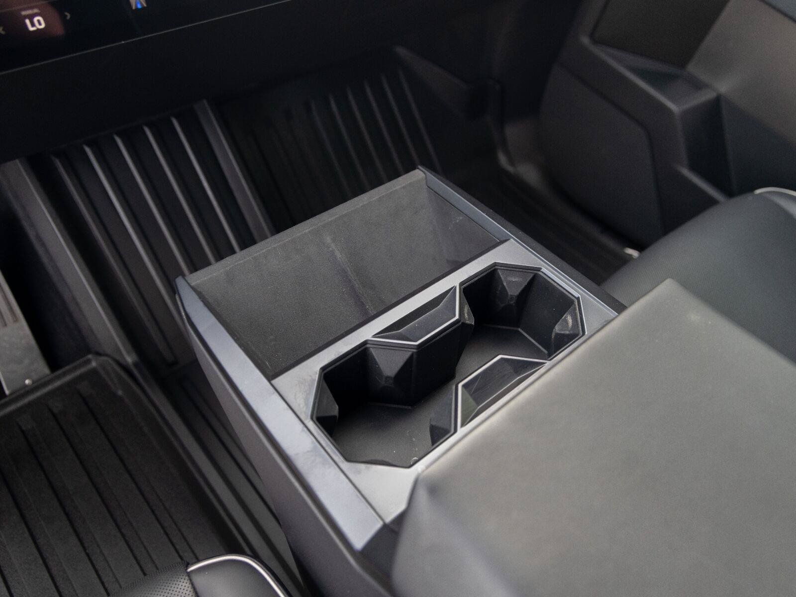 Used 2025 Tesla Cybertruck AWD Crew Cab image 18