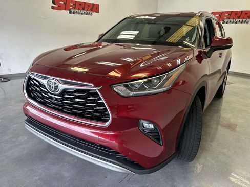Used 2020 Toyota Highlander Platinum FWD image 7