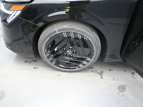 New 2026 Nissan Sentra SR w/ SR Premium Package image 22