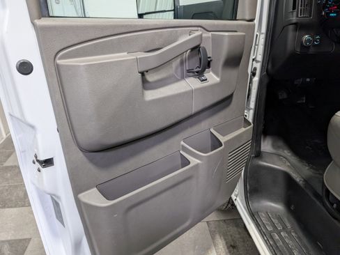 Used 2022 Chevrolet Express 3500 w/ Power Convenience Package image 8