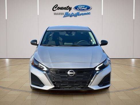Used 2024 Nissan Altima 2.5 SV FWD image 10