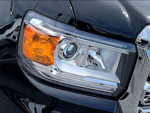 Used 2021 GMC Canyon Denali AWD/4WD image 33