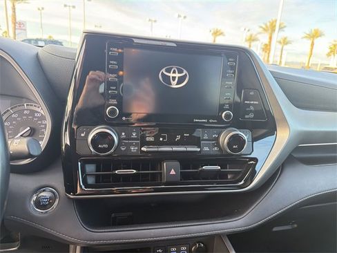 Certified 2022 Toyota Highlander XLE image 19