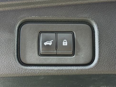 Used 2025 Nissan Pathfinder SV AWD/4WD image 30