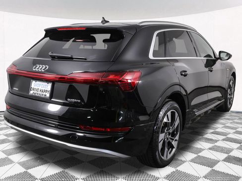 Used 2022 Audi e-tron Premium Plus w/ Premium Plus Package image 14