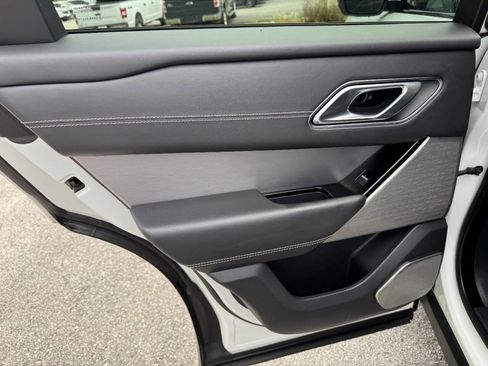 Used 2018 Land Rover Range Rover Velar R-Dynamic HSE image 41
