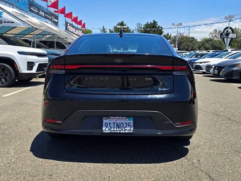Used 2025 Toyota Prius LE FWD image 5