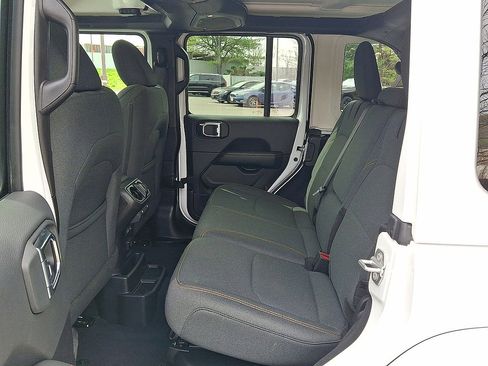 Used 2025 Jeep Wrangler Unlimited Sahara AWD/4WD image 13