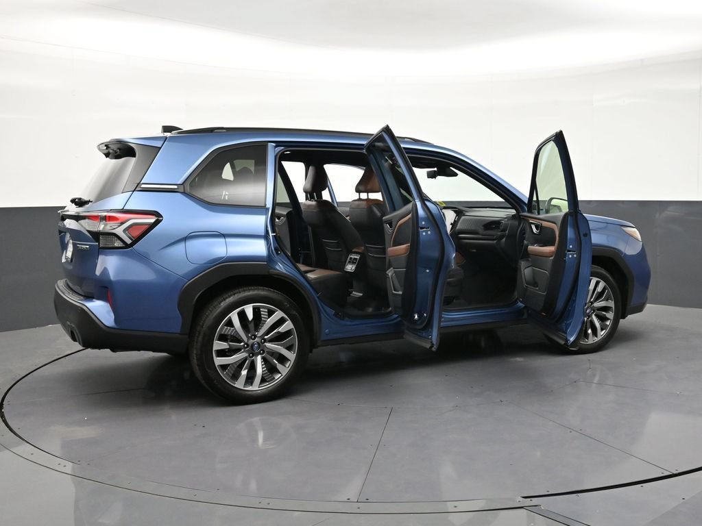 Used 2025 Subaru Forester Touring AWD/4WD image 32