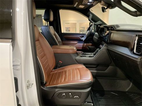 Used 2024 GMC Sierra 3500 Denali Ultimate image 17