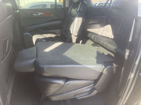 Used 2015 Cadillac Escalade ESV Premium image 33