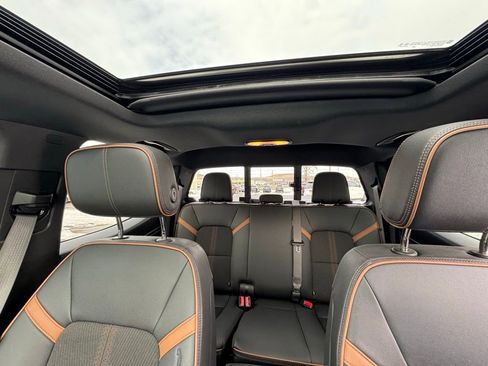 Used 2024 GMC Canyon AT4 w/ Technology Package image 20