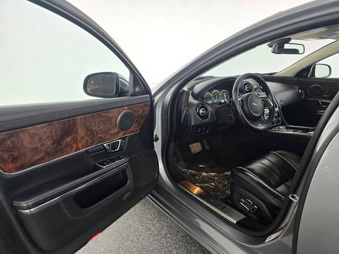 Used 2015 Jaguar XJ L Portfolio image 39