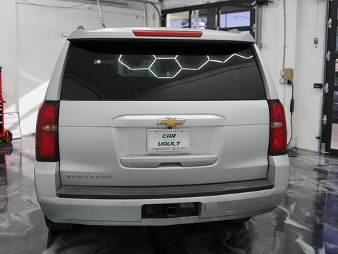 Used 2017 Chevrolet Suburban LT RWD image 12