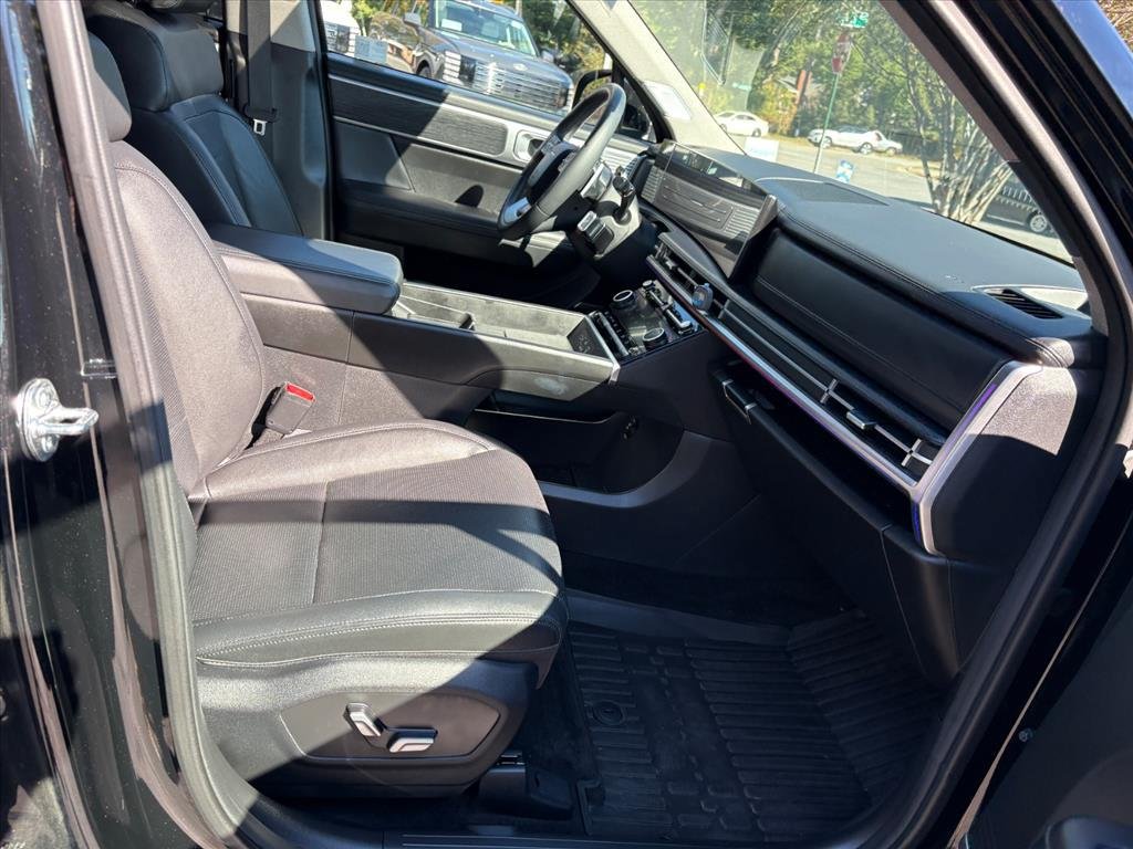 Certified 2025 Hyundai Santa Fe Limited AWD/4WD image 18