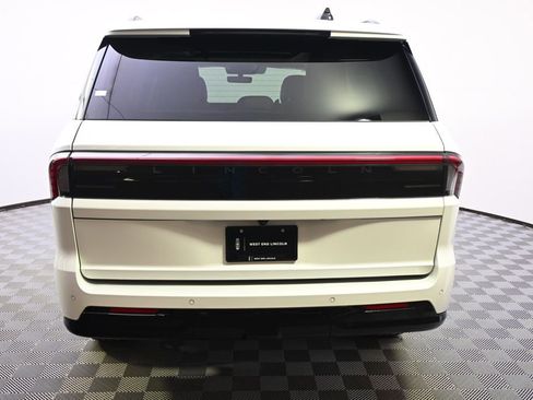 New 2026 Lincoln Navigator Reserve w/ Jet Appearance Package AWD/4WD image 5
