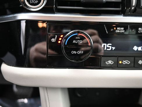 Used 2023 Nissan Pathfinder SL image 17