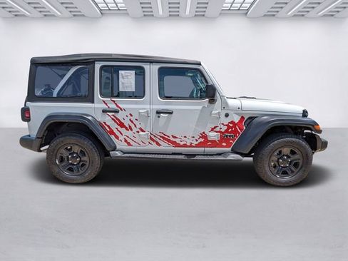 Used 2025 Jeep Wrangler Unlimited Sport AWD/4WD image 3
