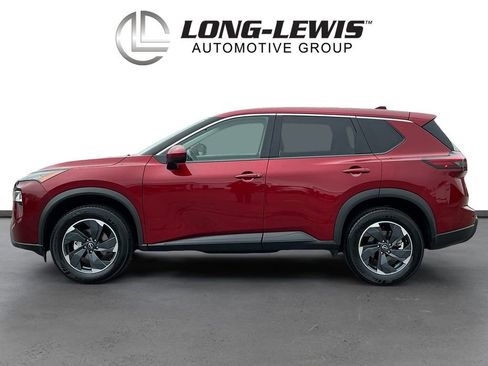Used 2025 Nissan Rogue SV AWD/4WD image 2