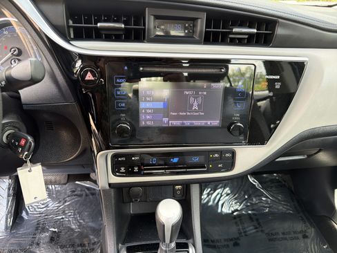 Used 2017 Toyota Corolla LE FWD image 27
