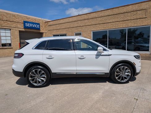 Used 2022 Lincoln Nautilus Reserve AWD/4WD image 4