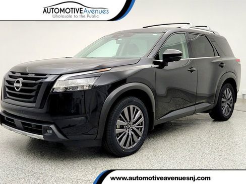 Used 2023 Nissan Pathfinder SL w/ SL Premium Package AWD/4WD image 1