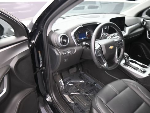 Used 2025 Chevrolet Blazer LT w/ Sound & Technology Package FWD image 12