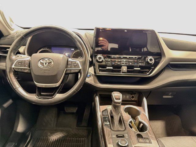Used 2022 Toyota Highlander Limited w/ Protection Package #3 (TMS) AWD/4WD image 21