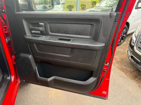 Used 2017 RAM 1500 Express RWD image 18