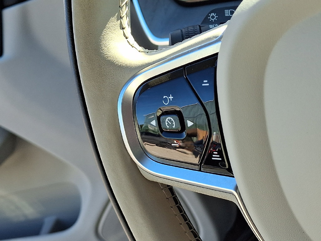 Certified 2024 Volvo XC60 B5 Plus w/ Protection Package Premier AWD/4WD image 23