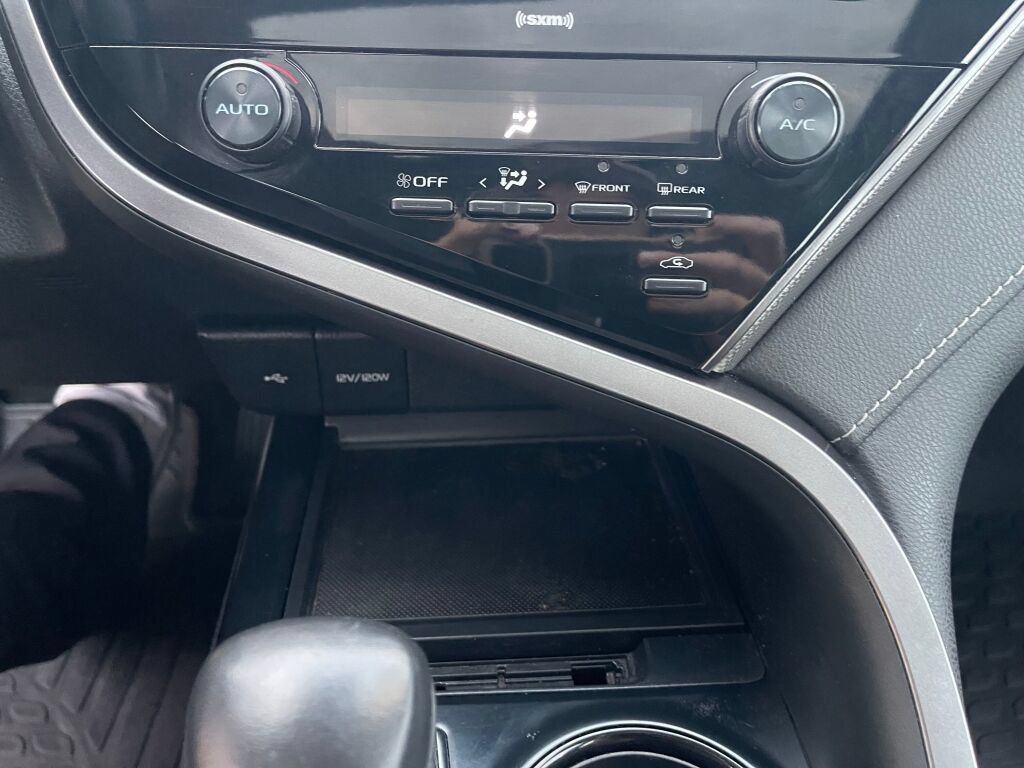 Used 2020 Toyota Camry SE FWD image 13