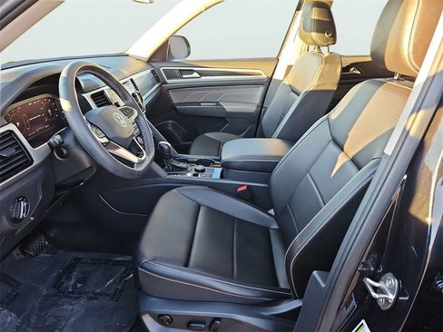 Certified 2023 Volkswagen Atlas SE image 33