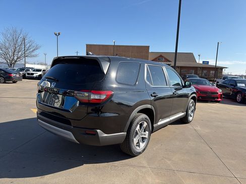 New 2025 Honda Pilot EX-L image 2